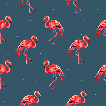 Flamants Roses Éclatants sur Fond Indigo