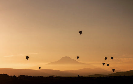 Montgolfières au Lever du Soleil sur la Cappadoce
